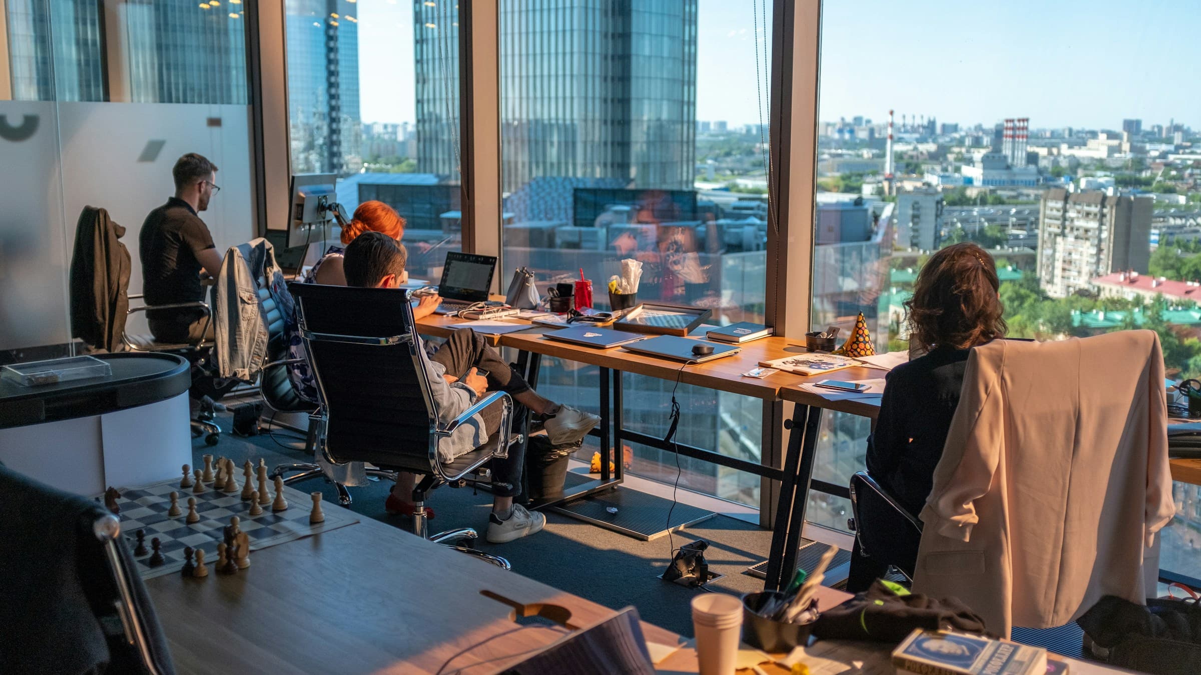 Het kantoor van The Linq Group, gezien door planten